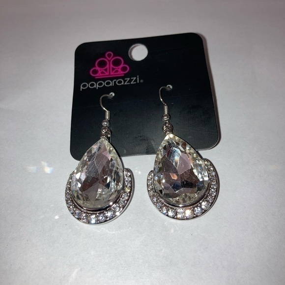 Mega Marvelous White Earring - Picture 4 of 7